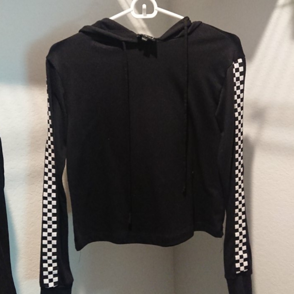 Black checkered crop, long sleeve shirt
